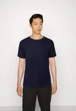Pier One 7 Pack - Basic T-Shirt - Black/Dark Blue/Dark Green -Boutique Fashion Men's Discount Store 00a032525a274e1a8a895d585312b1ff