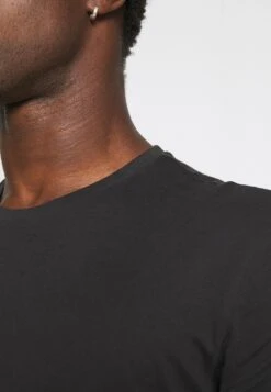 Pier One 3 Pack - Basic T-Shirt - Black/Mottled Dark Grey/Bordeaux -Boutique Fashion Men's Discount Store 04cd6e61680f434c97b57d78f55241fd