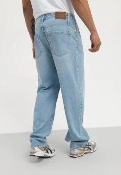 Pier One Relaxed Fit Jeans - Light Blue Denim -Boutique Fashion Men's Discount Store 05244aabdcab4ea3816e96c90d54ad96