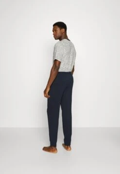 Pier One 2 Pack - Pyjama Bottoms - Dark Blue/Mottled Light Grey 9 Pier One 2 Pack - Pyjama Bottoms - Dark Blue/Mottled Light Grey -Boutique Fashion Men's Discount Store 058df6f0d3f34a2aaf1cb22da08558a8