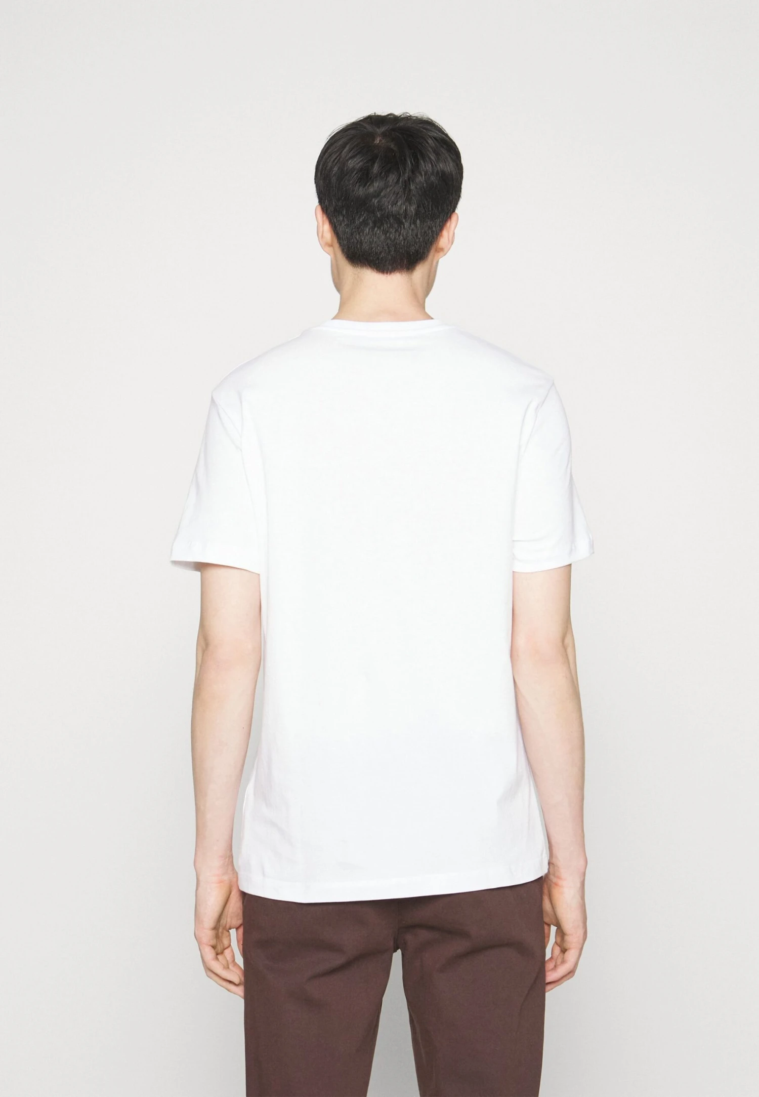 Pier One Leaf Chest Print Tee- Print T-Shirt - White 3 Pier One Leaf Chest Print Tee- Print T-Shirt - White - Image 3