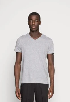 Pier One 3 Pack- Basic T-Shirt - White/Black/Light Grey 10 Pier One 3 Pack- Basic T-Shirt - White/Black/Light Grey -Boutique Fashion Men's Discount Store 15eeaef095064169914d742b2f1ea000