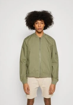 Boutique Fashion Men's Discount Store 8 Pier One Bomber Jacket - Olive