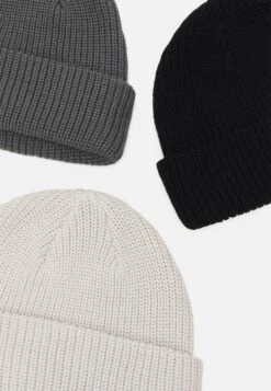 Pier One Unisex 3 Pack - Beanie - Black/Dark Grey/Off-White/ -Boutique Fashion Men's Discount Store 227c946f16e945278f07dcddf0a935a2