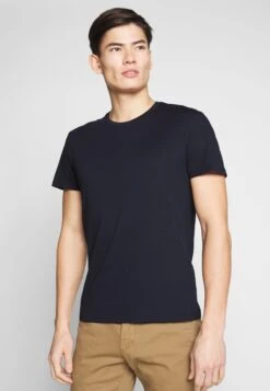 Pier One 2 Pack - Basic T-Shirt - White/Dark Blue -Boutique Fashion Men's Discount Store 29e824f9825c4b58be6620e83ee4ac6b