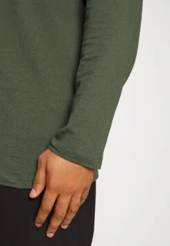 Pier One 2 Pack - Long Sleeved Top - Dark Green/Dark Blue 11 Pier One 2 Pack - Long Sleeved Top - Dark Green/Dark Blue -Boutique Fashion Men's Discount Store 2d2c9629c0054e279d8599d416d03b17