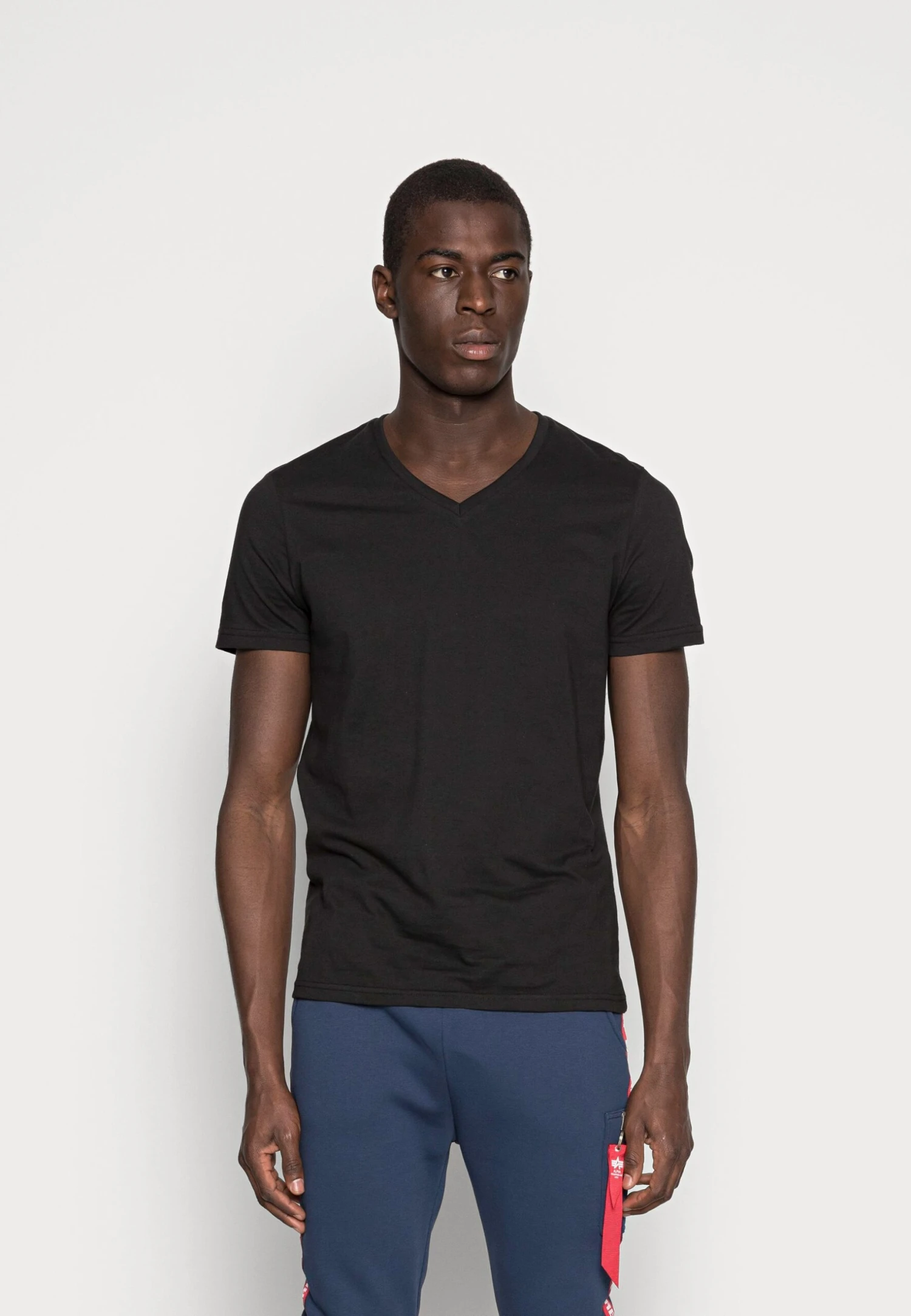 Pier One 3 Pack- Basic T-Shirt - Black 2 Pier One 3 Pack- Basic T-Shirt - Black - Image 2