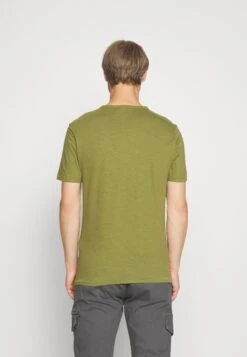 Pier One Basic T-Shirt - Green 7 Pier One Basic T-Shirt - Green -Boutique Fashion Men's Discount Store 439e028c869f4341a971fc3951b875b6