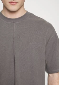 Pier One Basic T-Shirt - Basic T-Shirt -Boutique Fashion Men's Discount Store 4668e52b784f474bbd500bf53439087f