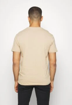 Pier One 3 Pack - Basic T-Shirt - Khaki/Tan/Dark Blue 10 Pier One 3 Pack - Basic T-Shirt - Khaki/Tan/Dark Blue -Boutique Fashion Men's Discount Store 4791eff63e034d17860691ffbf9cb972