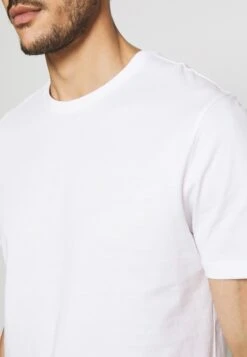 Pier One 5 Pack - Basic T-Shirt - White/Black/Bordeaux -Boutique Fashion Men's Discount Store 4a6de0d2b72e4f1290d4d17a26a3cd34