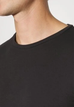 Pier One 3 Pack Muscle Fit- Basic T-Shirt - Black -Boutique Fashion Men's Discount Store 4bb67ef78ddb494cb68f3fbd13ed6a54