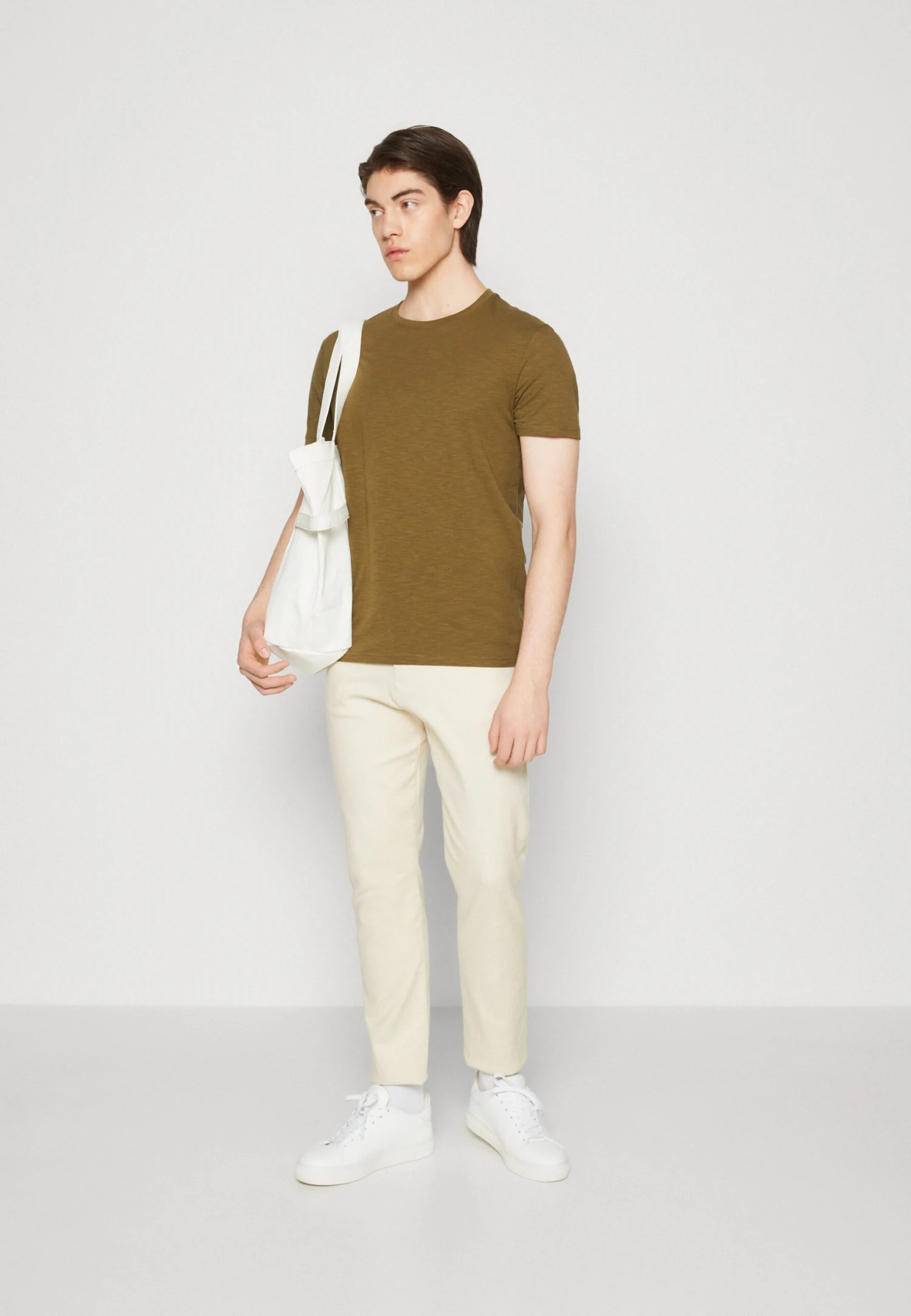 Pier One 5 Pack - Basic T-Shirt - Black/Light Blue/Khaki/Mint/Beige 1 Pier One 5 Pack - Basic T-Shirt - Black/Light Blue/Khaki/Mint/Beige