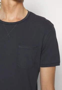 Pier One Garment Tee - Basic T-Shirt -Boutique Fashion Men's Discount Store 4c19e0769c0845c8850e7b85a7aad063