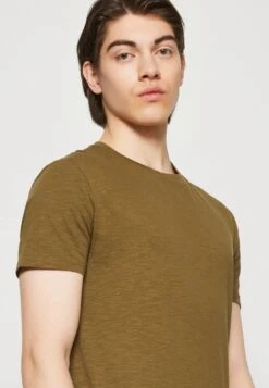 Pier One 5 Pack - Basic T-Shirt - Black/Light Blue/Khaki/Mint/Beige 11 Pier One 5 Pack - Basic T-Shirt - Black/Light Blue/Khaki/Mint/Beige -Boutique Fashion Men's Discount Store 54e4eb47d150489faf0f2a6348817fd5