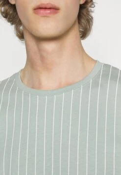 Pier One Print T-Shirt - Light Green -Boutique Fashion Men's Discount Store 59fcdea2813b4b59818e5463a76c36f9