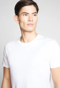 Pier One 2 Pack - Basic T-Shirt - White/Dark Blue -Boutique Fashion Men's Discount Store 5d6a04d994e343d2903cc2c1666bad4b