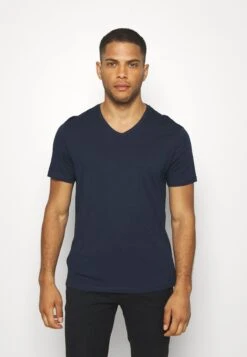 Pier One 3 Pack - Basic T-Shirt - Khaki/Tan/Dark Blue 12 Pier One 3 Pack - Basic T-Shirt - Khaki/Tan/Dark Blue -Boutique Fashion Men's Discount Store 61b679ddf2ed4cda8bf2c9c2d0e3e185