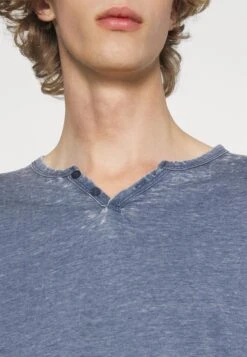 Pier One Long Sleeved Top - Blue -Boutique Fashion Men's Discount Store 662ba863cd184f48a60ae434c8de081a