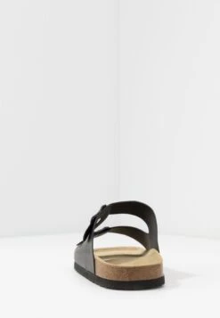 Pier One Unisex - Slippers - Black -Boutique Fashion Men's Discount Store 6792cddf649c4c73afdf1fc19e95f07f