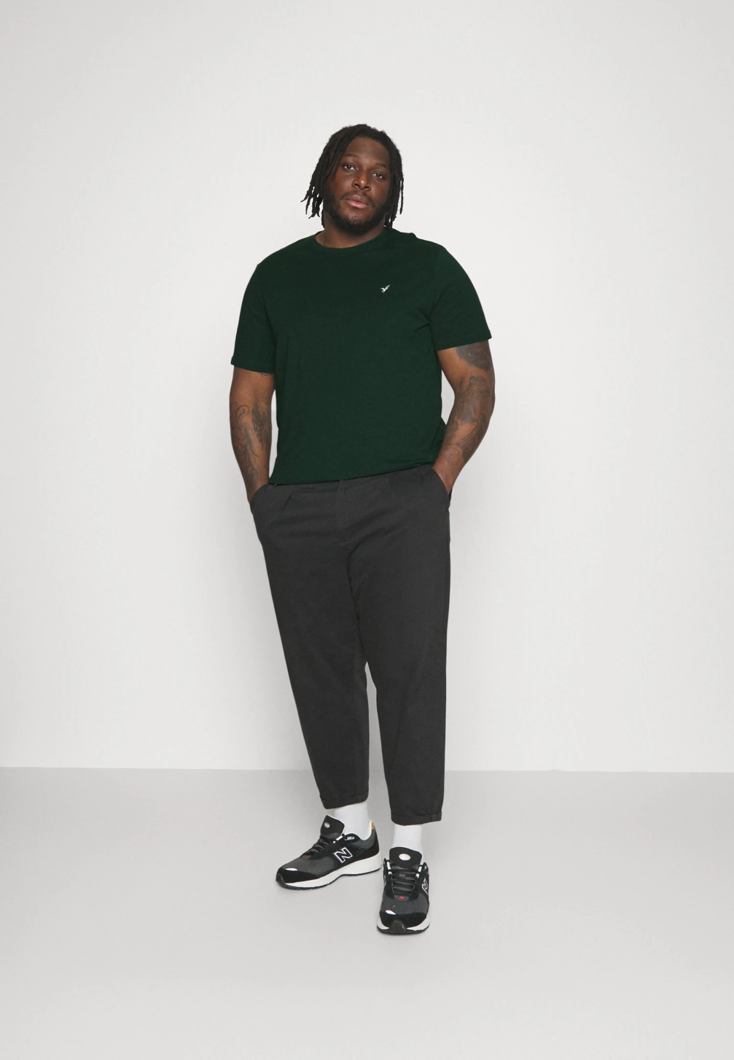 Pier One 5 Pack - Basic T-Shirt - Dark Green/Beige/Light Blue 1 Pier One 5 Pack - Basic T-Shirt - Dark Green/Beige/Light Blue