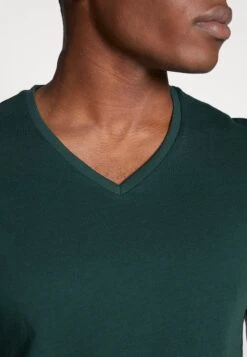 Pier One 3 Pack- Basic T-Shirt - Black, Grey, Green -Boutique Fashion Men's Discount Store 75d8e7abd9c649fe8ff382e42bf08591