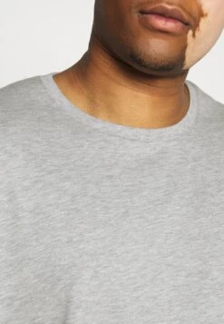 Pier One 5 Pack - Basic T-Shirt - Khaki/Grey/Dark Blue 11 Pier One 5 Pack - Basic T-Shirt - Khaki/Grey/Dark Blue -Boutique Fashion Men's Discount Store 8700a41455ac40399e0ba0b358a0a801