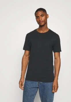 Pier One 5 Pack - Basic T-Shirt - Black/White/Light Grey 13 Pier One 5 Pack - Basic T-Shirt - Black/White/Light Grey -Boutique Fashion Men's Discount Store 97c18e35b5f94069b6c162222882cabe