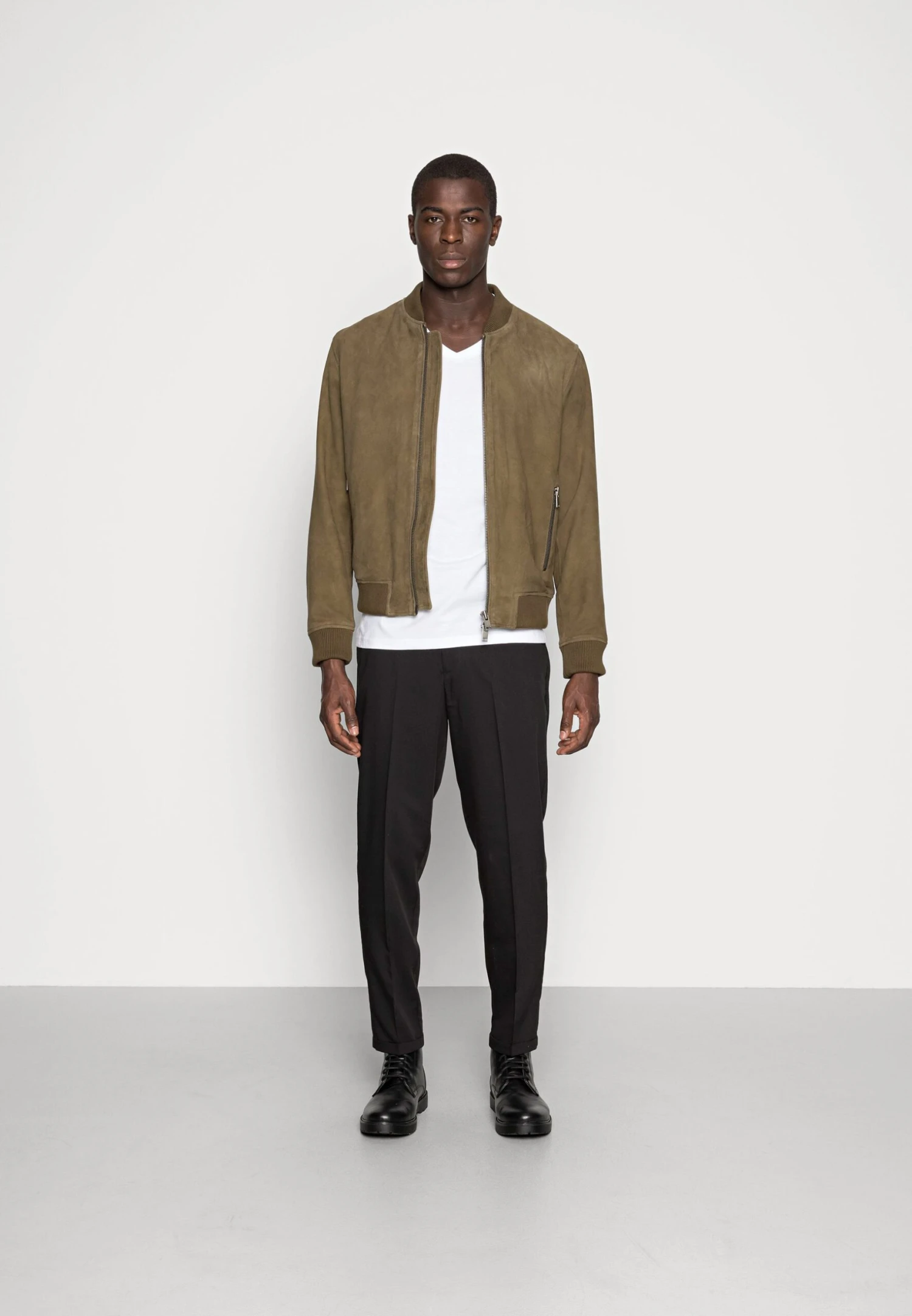 Pier One 3 Pack- Basic T-Shirt - White/Black/Light Grey 1 Pier One 3 Pack- Basic T-Shirt - White/Black/Light Grey