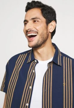 Pier One 5 Pack - Basic T-Shirt - White/Black/Bordeaux -Boutique Fashion Men's Discount Store ad1e5f105df94e638daafdd57d29d49c