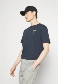 Pier One Cocktail Tee- Print T-Shirt - 503 - Dark Blue 9 Pier One Cocktail Tee- Print T-Shirt - 503 - Dark Blue -Boutique Fashion Men's Discount Store adbe780c31874908a9c3280b742ae4db