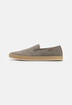 Pier One Slip-Ons - Grey