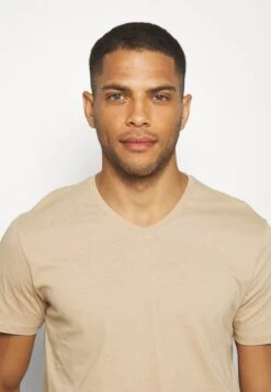 Pier One 3 Pack - Basic T-Shirt - Khaki/Tan/Dark Blue 13 Pier One 3 Pack - Basic T-Shirt - Khaki/Tan/Dark Blue -Boutique Fashion Men's Discount Store bbffca6578f845cdab35cb6a6e69d608