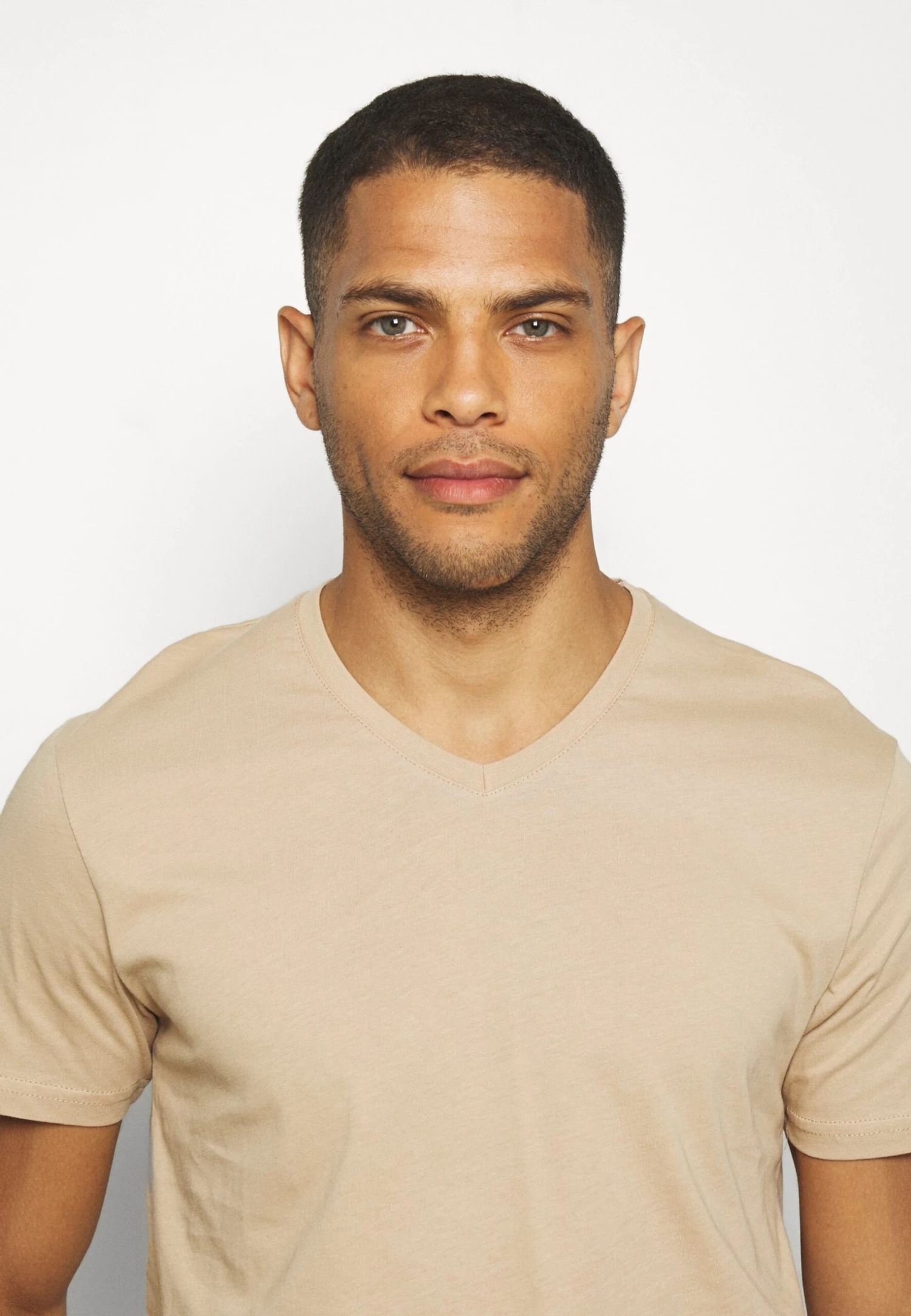 Pier One 3 Pack - Basic T-Shirt - Khaki/Tan/Dark Blue 6 Pier One 3 Pack - Basic T-Shirt - Khaki/Tan/Dark Blue - Image 6