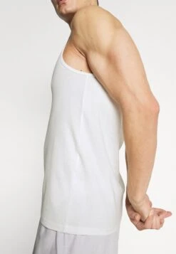 Pier One 3 Pack - Undershirt - Dark Blue/Bordeaux/Off-White -Boutique Fashion Men's Discount Store c107c99d278e430b8a693d0ec45ebe1a