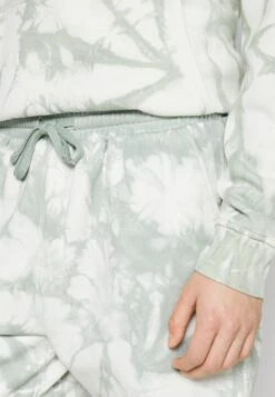 Pier One Shorts - Green -Boutique Fashion Men's Discount Store ddfcbbe17eeb496298c7947389116599