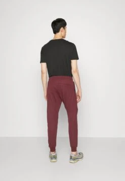 Pier One Tracksuit Bottoms - Tracksuit Bottoms -Boutique Fashion Men's Discount Store e08d9e55adef4896bd03487fd599f013