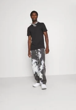 Pier One 3 Pack - Basic T-Shirt - Black/Mottled Dark Grey/Bordeaux