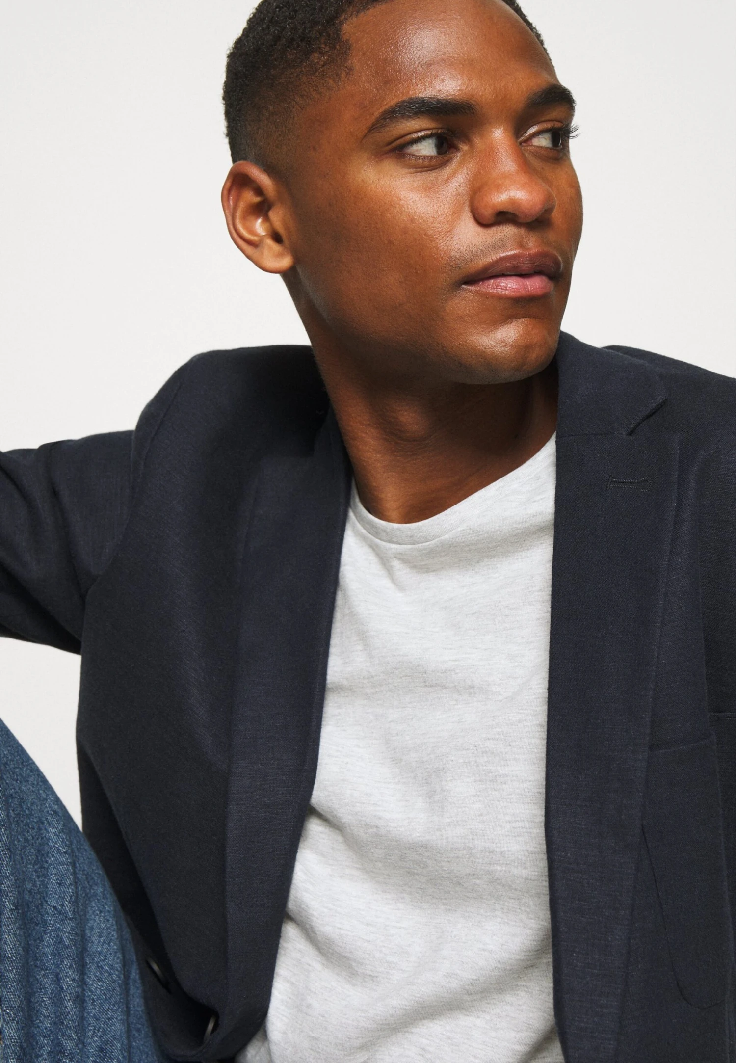 Pier One 5 Pack - Basic T-Shirt - Black/White/Light Grey 6 Pier One 5 Pack - Basic T-Shirt - Black/White/Light Grey - Image 6