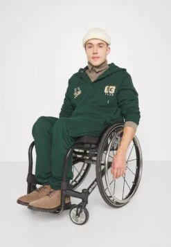 Pier One Sweatshirt - Dark Green -Boutique Fashion Men's Discount Store f524114c05f84adea2e8c6d9fb1eacc8