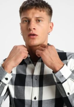 Pier One Shirt - Black/White 9 Pier One Shirt - Black/White -Boutique Fashion Men's Discount Store f53db08a39734cb0a9045c08ab5cf6e6